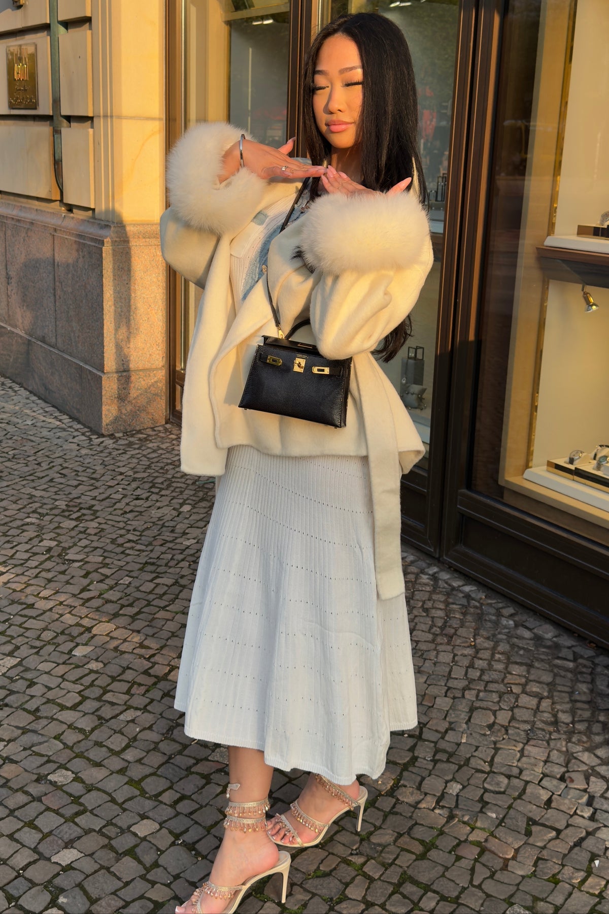 Kurzer Wollmantel mit Fellärmel - THE BERGEN SNOW creme white