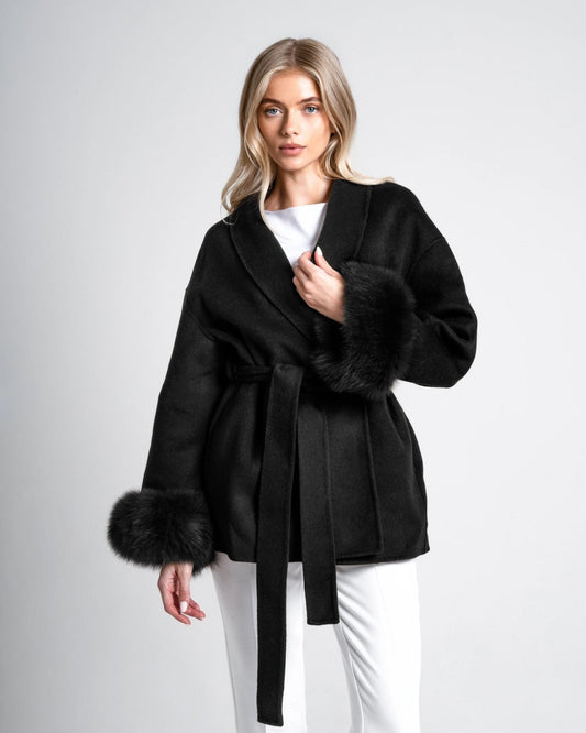 Kurzer Wollmantel mit Fellärmel - THE OSLO NOIR Schwarz
